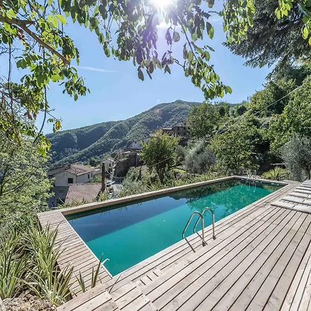 With Infinity Swimming Pool Villa Pescaglia