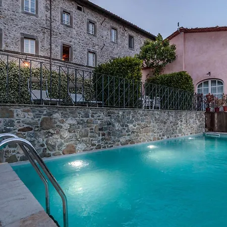 Villa With Infinity Swimming Pool Pescaglia