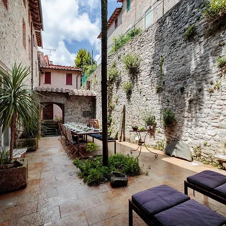 With Infinity Swimming Pool Villa Pescaglia