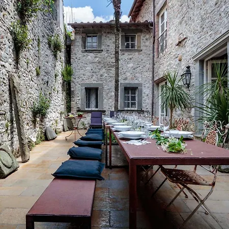 Villa With Infinity Swimming Pool Pescaglia