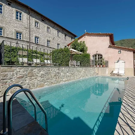 Villa With Infinity Swimming Pool