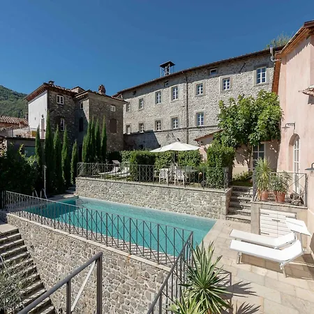 Villa With Infinity Swimming Pool