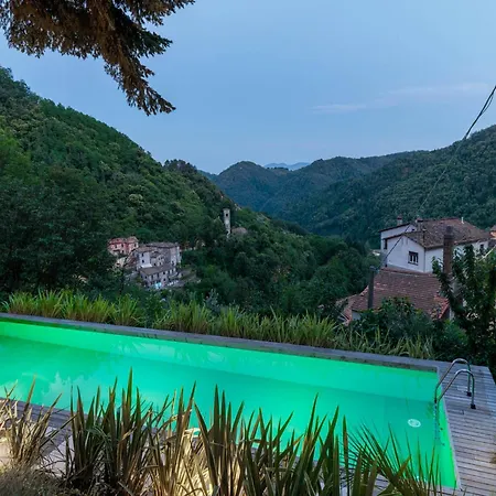 With Infinity Swimming Pool * Pescaglia